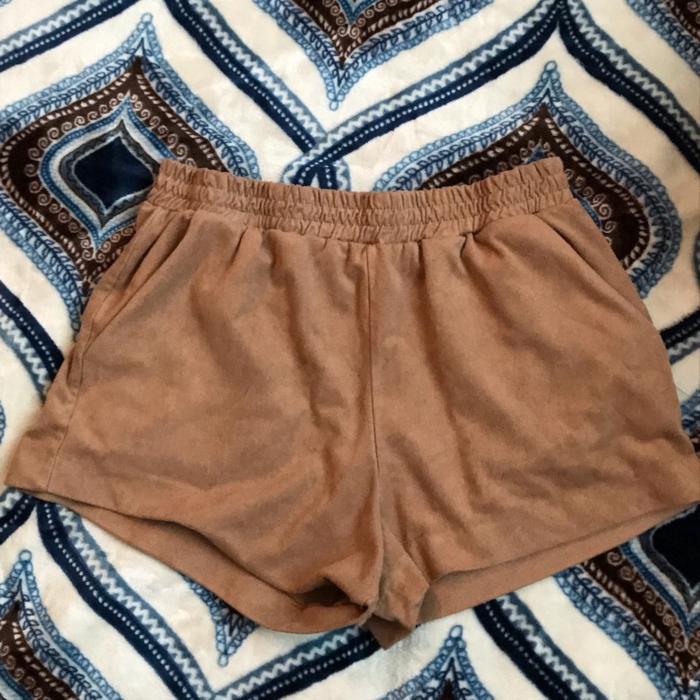 Mid-rise suede shorts